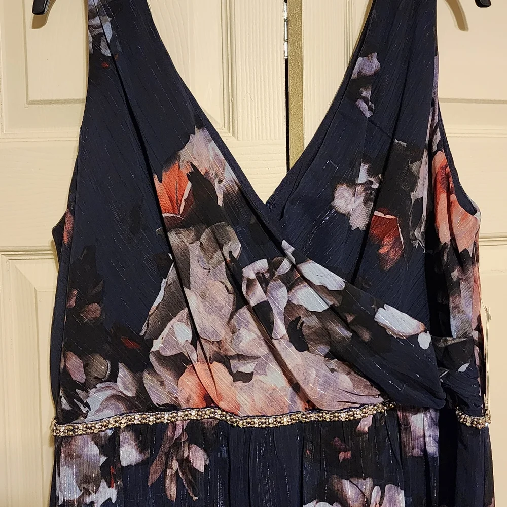 Dress - Picture 4 of 6